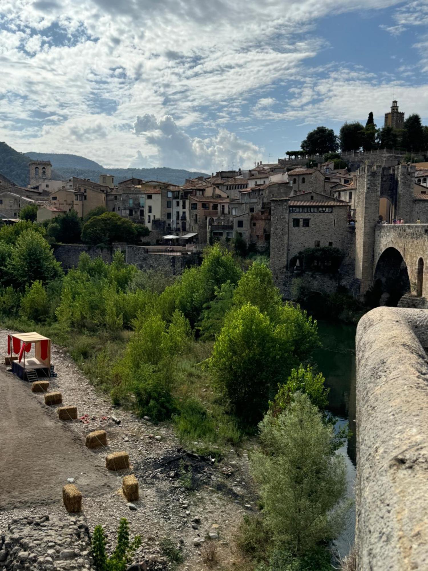 Besalu Pont Vell Apartment Exterior foto